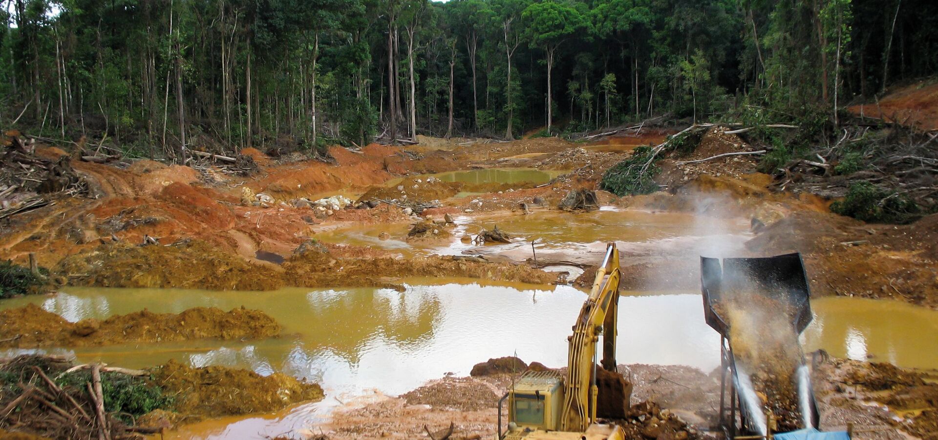 Visible destruction of the rainforest for the extraction of metallic raw materials
